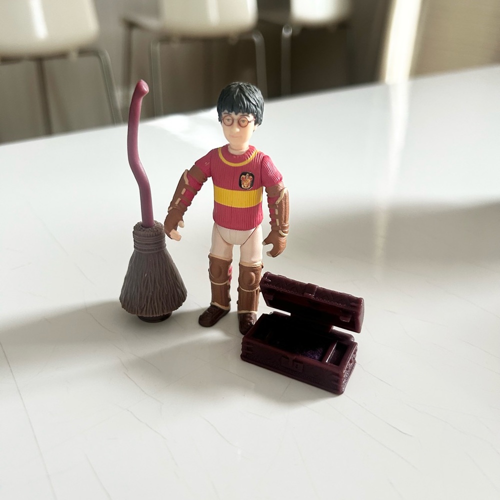 Mattel 2002 Harry Potter Quidditch Action Figure with Accessories Collectible